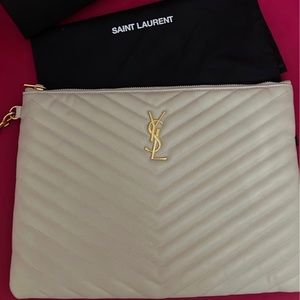 CASSANDRE SAINT LAURENT MATELASSÉ TABLET
POUCH IN QUILTED LEATHER